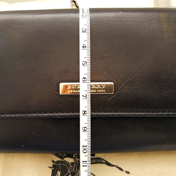 New-Authentic-Burberry LEATHER wallet w/ Signature Gold Tone Hardware-front snap - Picture 8 of 14